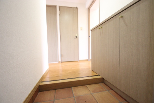 玄関　※別部屋の参考写真のため、原状優先です。