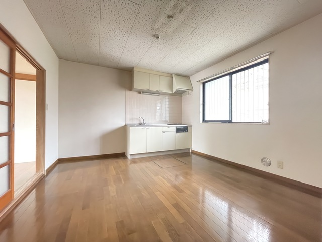 居室・リビング　※参考写真の為、102号室の写真です