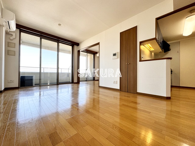 居室・リビング　使いやすい形の為、レイアウトを楽しめます♪