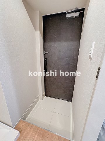 玄関　※同タイプ、別部屋写真使用。