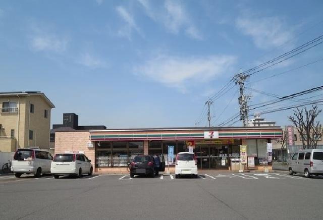 コンビニ　セブンイレブン（コンビニ）まで650m