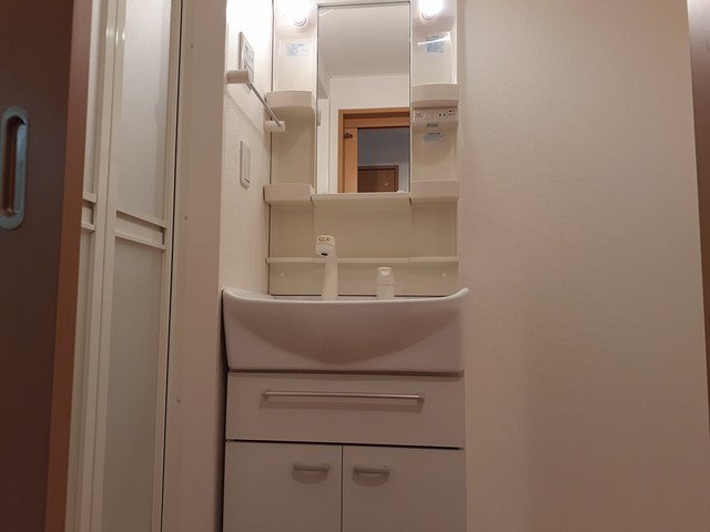 洗面設備　スペースが確保できる洗面所です