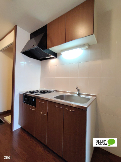 キッチン　同物件別部屋