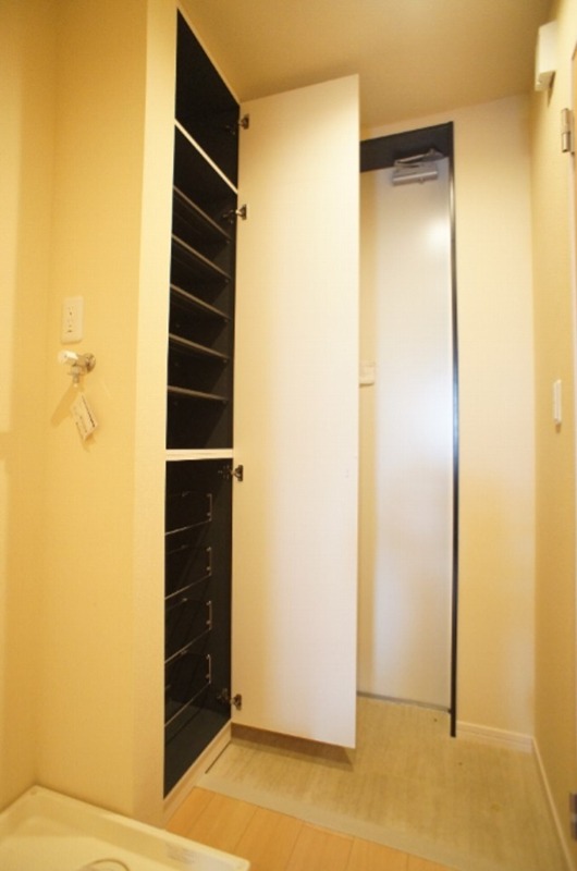 玄関　※別部屋の参考写真です