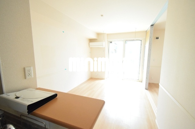 居室・リビング　写真は別号室です。