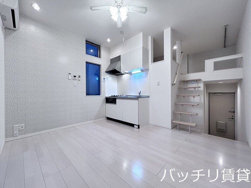 居室・リビング　別号室タイプの為、現状を優先致します。