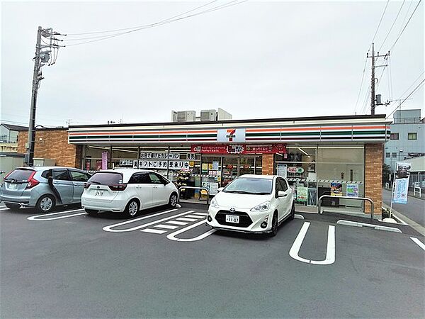 コンビニ　セブンイレブン足立竹の塚2丁目店（コンビニ）まで520m