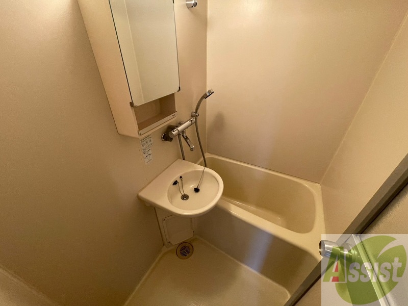 バス・シャワールーム　お風呂になります。一日の疲れを癒してくださいね。