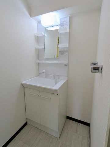 洗面設備　シャンドレ付き洗面化粧台