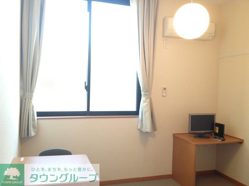 居室・リビング　ナチュラルな木目と白を基調とした室内