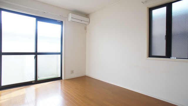 居室・リビング　２面採光なので、明るく風通しのよいお部屋です♪