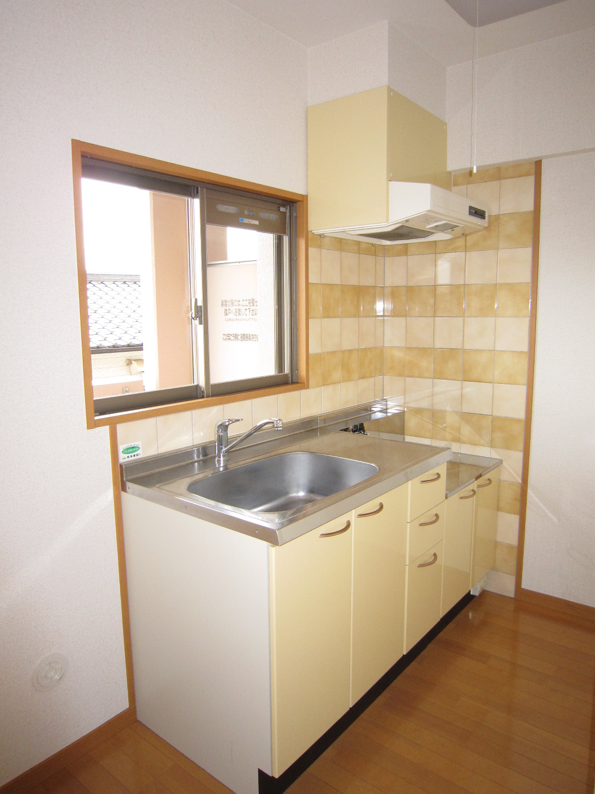 キッチン　反転タイプのお部屋の参考写真になります。