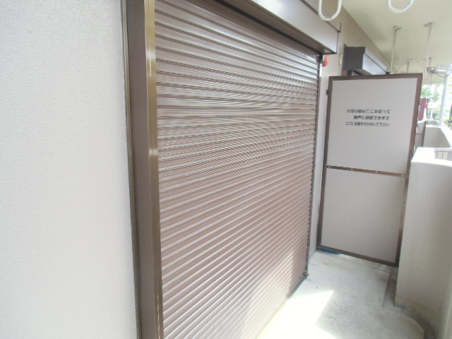 セキュリティ　防犯面に有効なシャッター雨戸も付いています♪