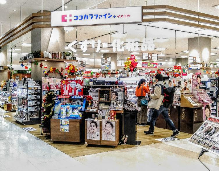 ドラックストア　ココカラファインプラスイズミヤ 西宮ガーデンズ店（ドラッグストア）まで719m