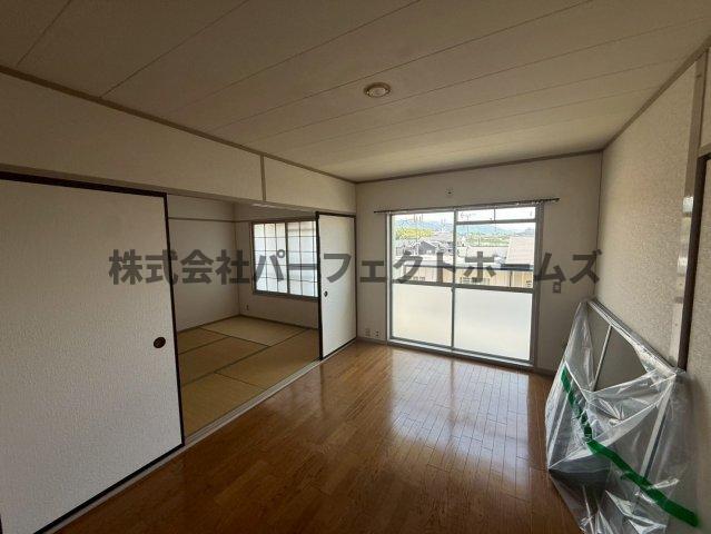 居室・リビング　こちらの居間で趣味の時間をお楽しみください