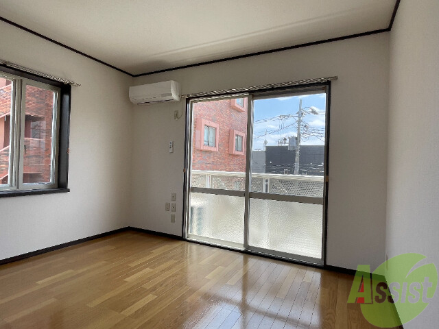 居室・リビング　部屋にたくさんの光が入って明るくていいですよね。