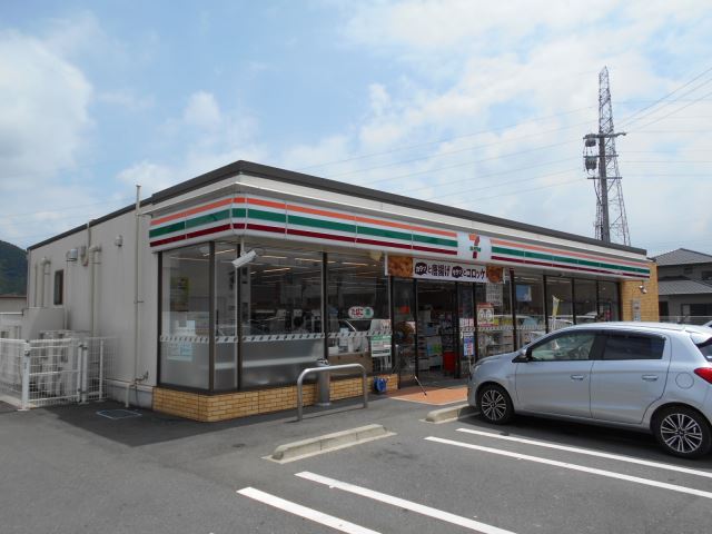 コンビニ　セブンイレブン（コンビニ）まで440m