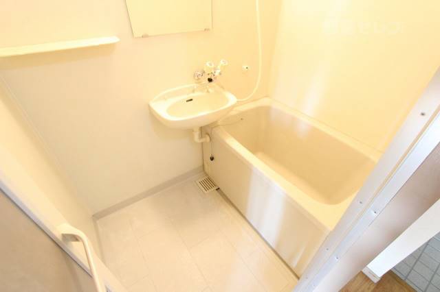 バス・シャワールーム　※別の部屋の写真を流用しています。