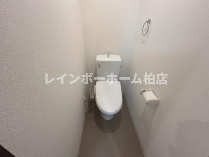 トイレ　温水洗浄便座です