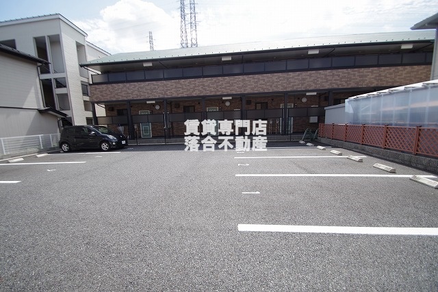 駐車場　敷地内駐車場完備