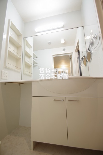 洗面設備　独立洗面化粧台付き