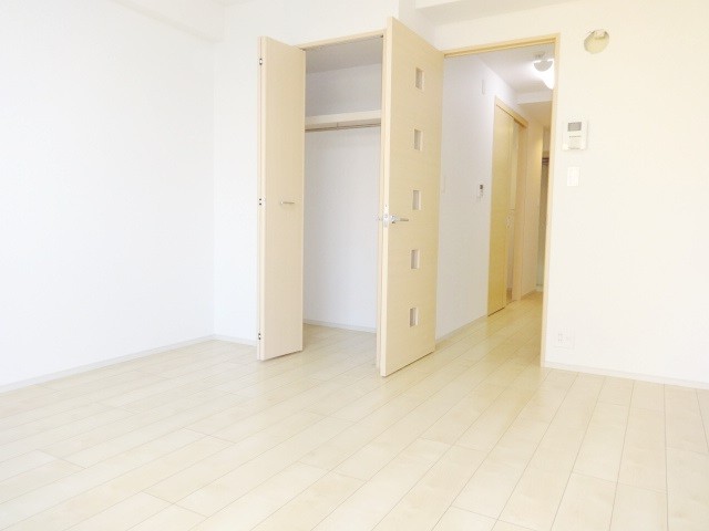 その他部屋・スペース　収納付きの洋室にございます♪