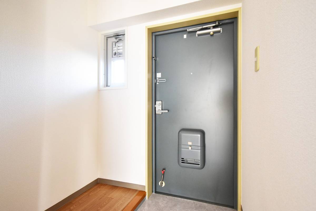 玄関　同物件別部屋参考写真