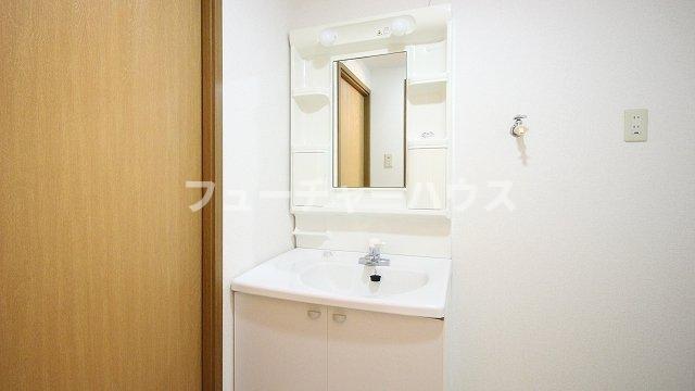 洗面設備　コンパクトで使いやすい洗面所