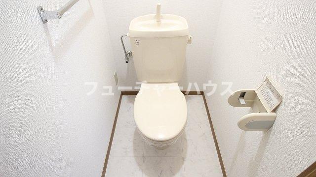 トイレ　清潔感のあるトイレです