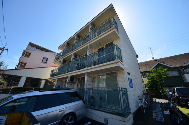 エントランス　★共用部分もしっかりお手入れされています★