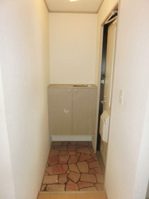 玄関　玄関にはシューズボックスがあります