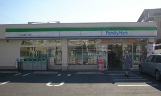 コンビニ　ファミリーマート 東綾瀬一丁目店（コンビニ）まで242m