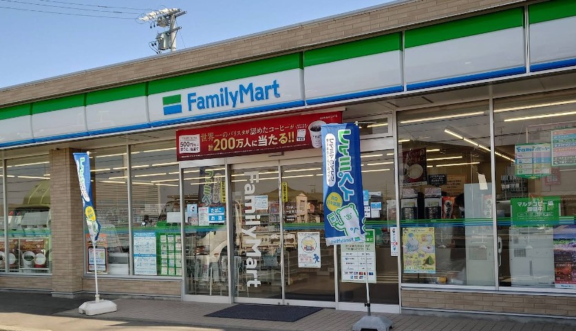 その他　ファミリーマート春日井弥生町店まで220ｍ
