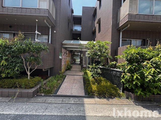 エントランス　落ち着いたエントランスです