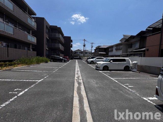 駐車場　駐車場に車を止められます