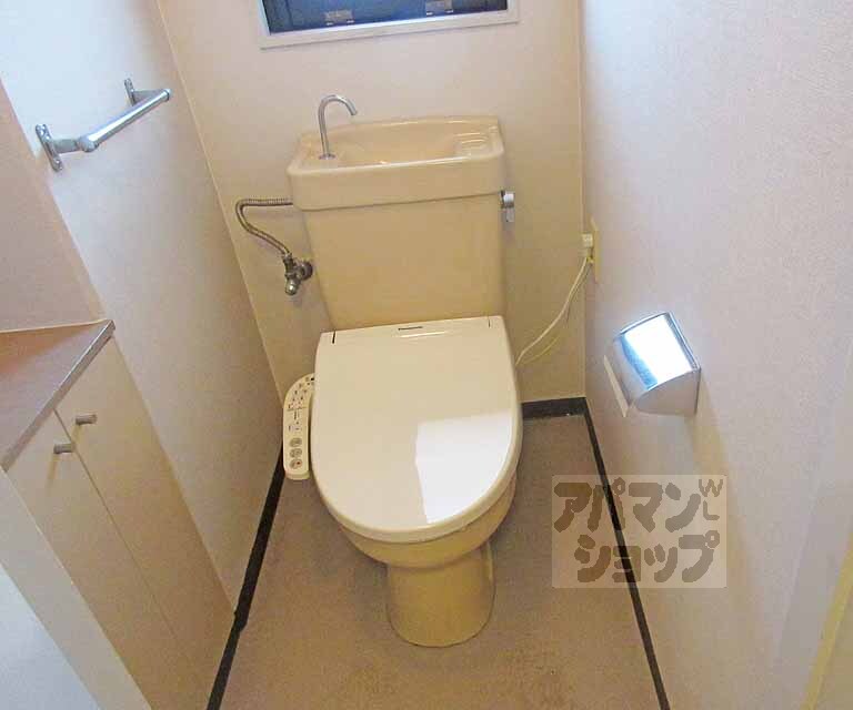 トイレ　ウォシュレット付き