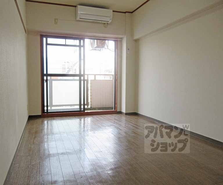 居室・リビング　日当たりの良い明るいお部屋です
