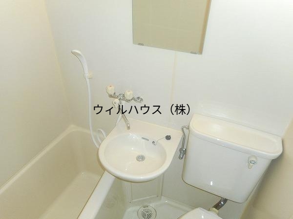 洗面設備　鏡も付いています！