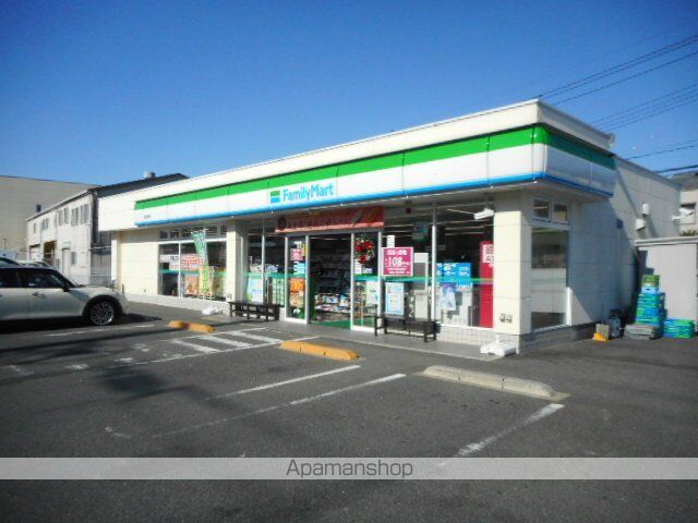 コンビニ　ファミリーマートさん（コンビニ）まで600m