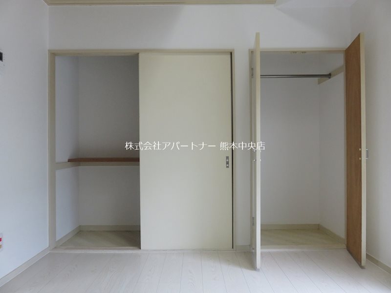 収納　洋室の収納２か所でお部屋もスッキリ