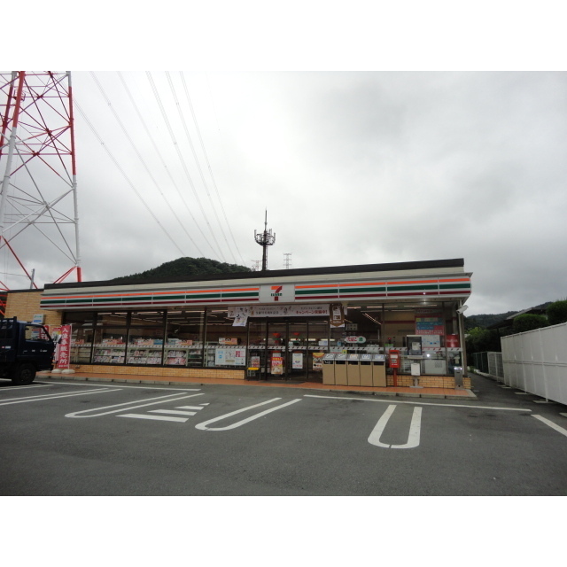 コンビニ　セブンイレブン都留西桂町店（コンビニ）まで303m