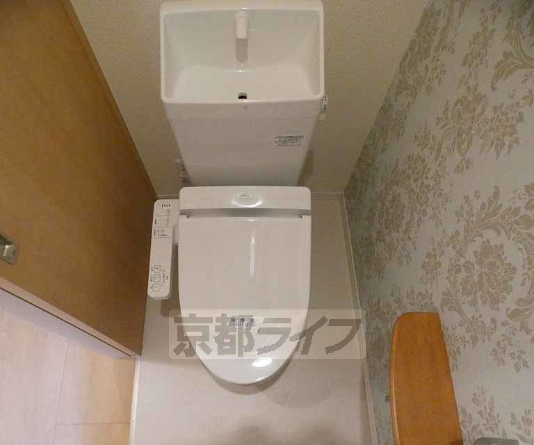 トイレ　ウォシュレットつき