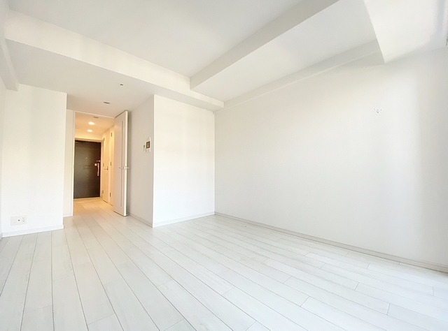 居室・リビング　８帖のゆとりある広さのお部屋