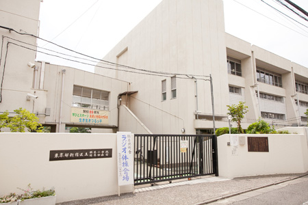 幼稚園・保育園　新宿区立鶴巻幼稚園（幼稚園・保育園）まで140m