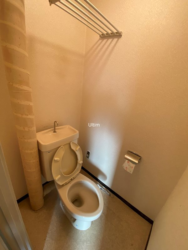 トイレ　別部屋のお写真です。ご参考までに！