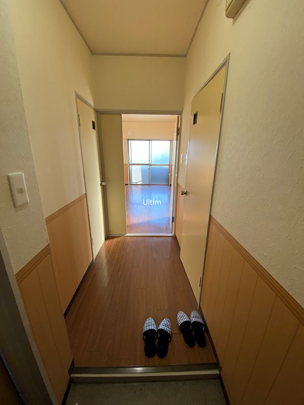 玄関　別部屋のお写真です。ご参考までに！