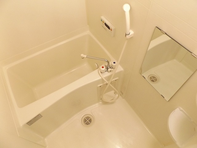 バス・シャワールーム　※同建物の別のお部屋の写真です。