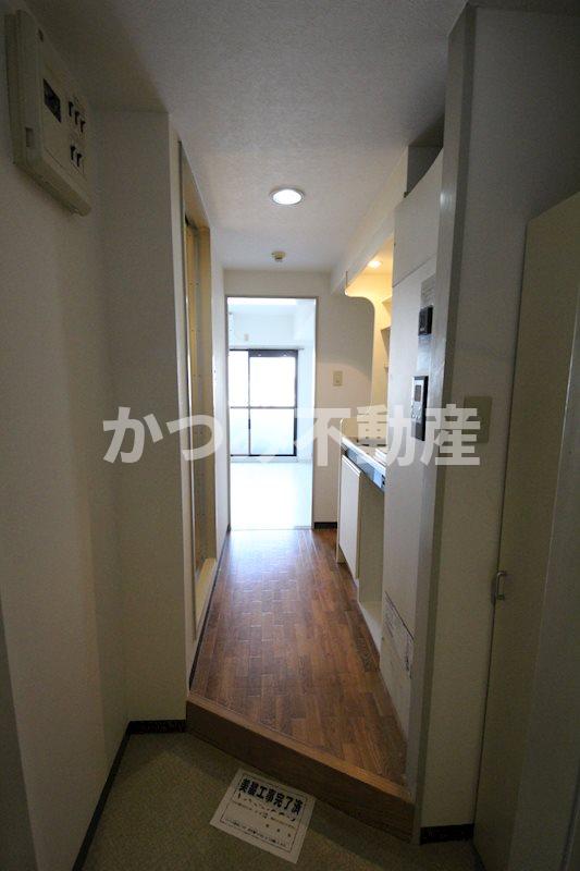 玄関　同間取り別部屋写真です。