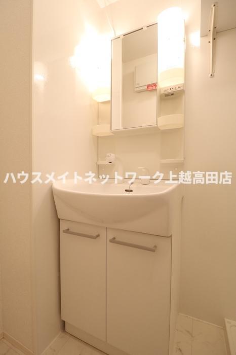 洗面設備　洗髪洗面化粧台（参考同型107号室室内写真）