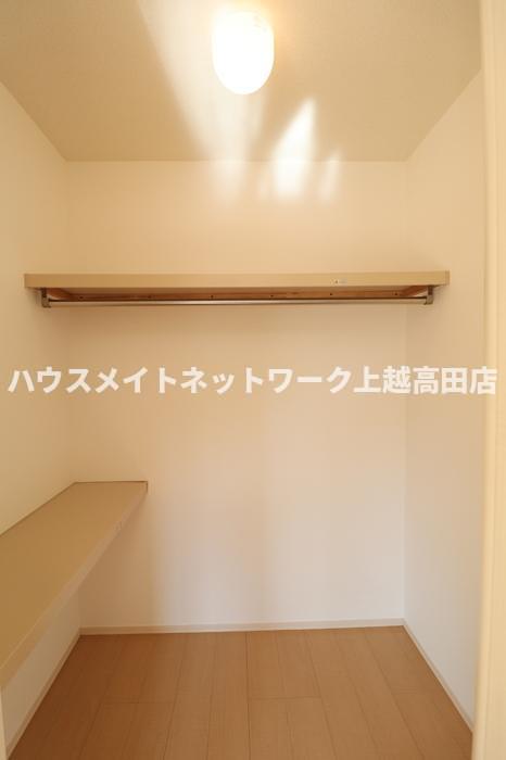 収納　ウォークインクローゼット（参考同型107号室室内写真）
